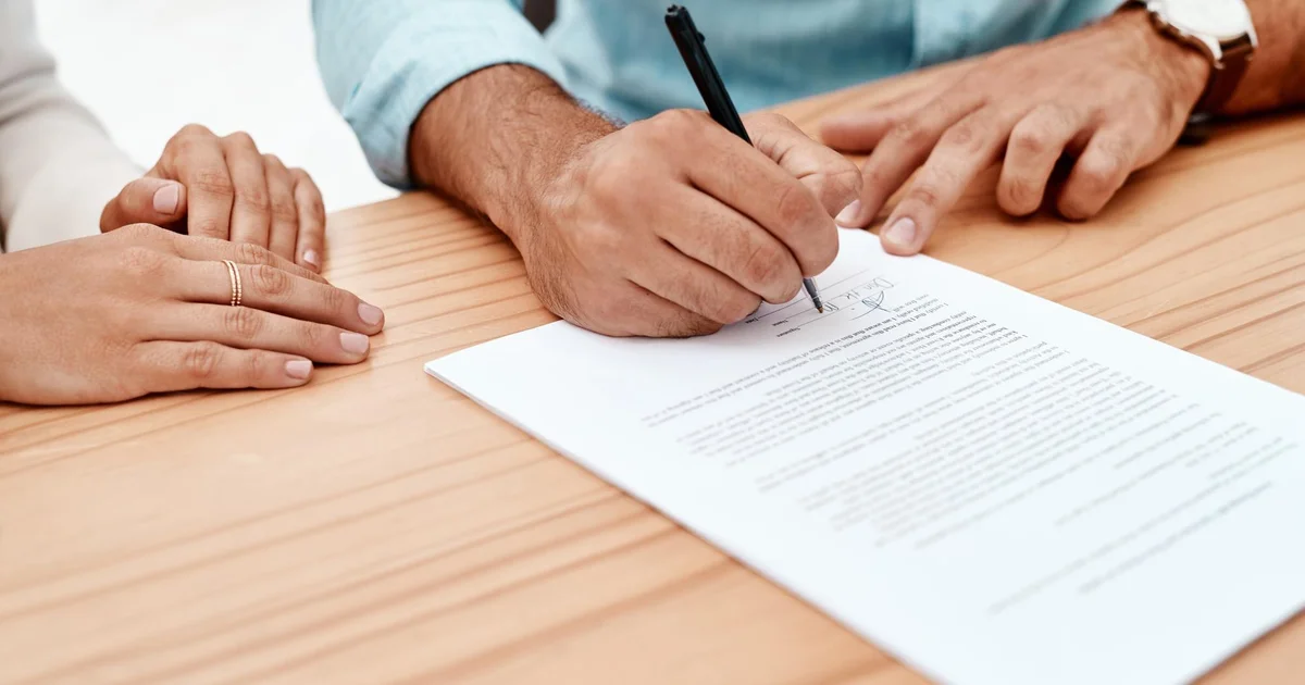 Signature d'un contrat ou devis avec un prestataire